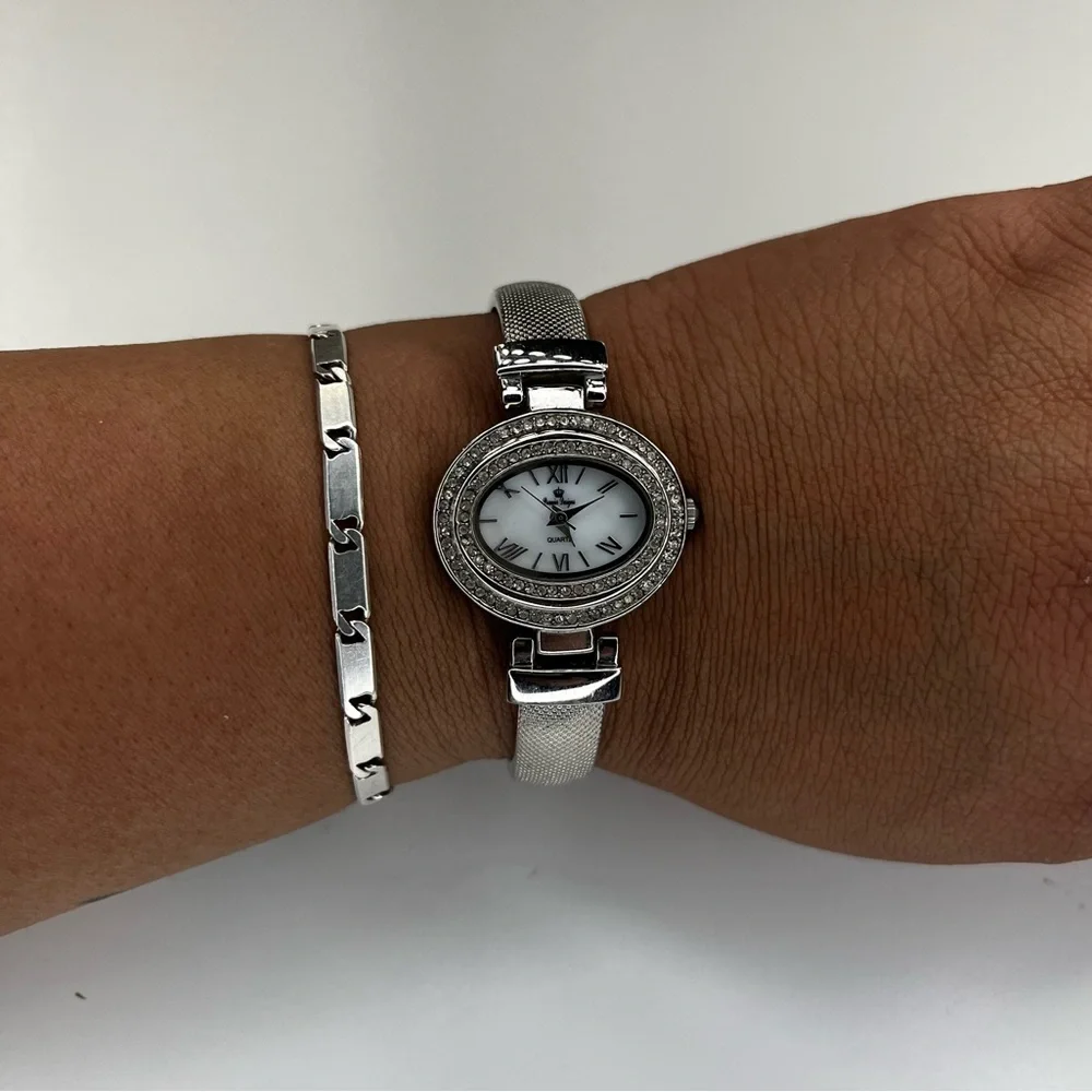 VTG PREMIER DESIGN WRISTWATCH WOMEN SILVER TONE FAUX DIAMONDS QUARTZ NEW BATTERY